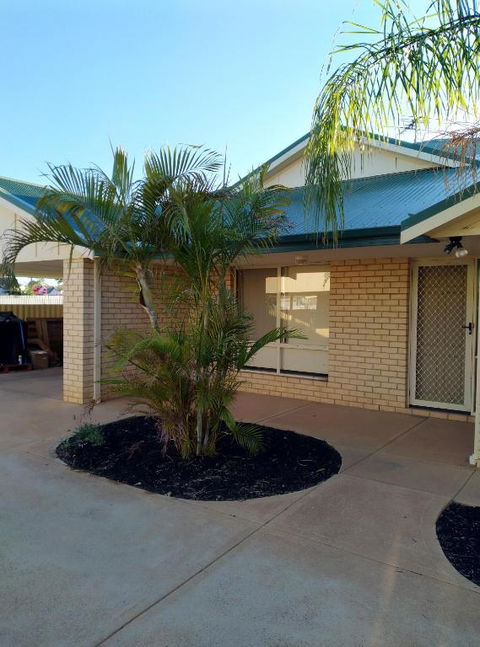 Ross - Phillip Island Accommodation 0