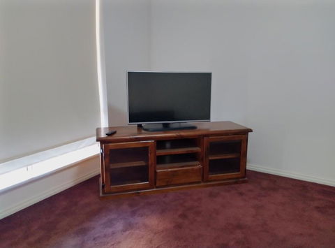 Ross - Phillip Island Accommodation 2