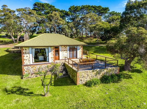 Rustic Cottage - Phillip Island Accommodation 0