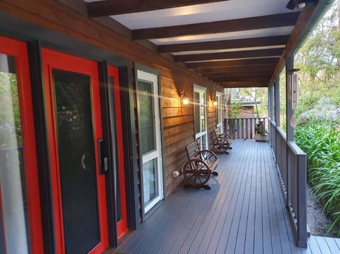 Rustic Queen Of Leura - Phillip Island Accommodation 3