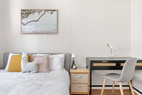 Rustic Queen Room In Glebe - Next To USYD - Shared Bathroom - Phillip Island Accommodation 2