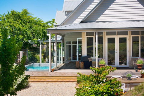 Sades - Phillip Island Accommodation 0