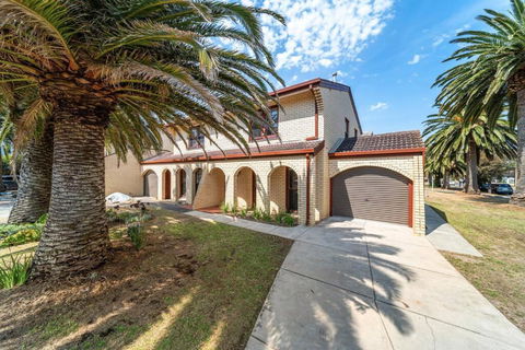 Sage By The Sea - WiFi, BBQ, Beach, Art - Phillip Island Accommodation 3