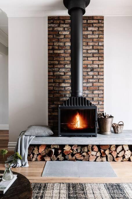 Sailors Whisk, Luxurious Restored Antique Cottage - Phillip Island Accommodation 2