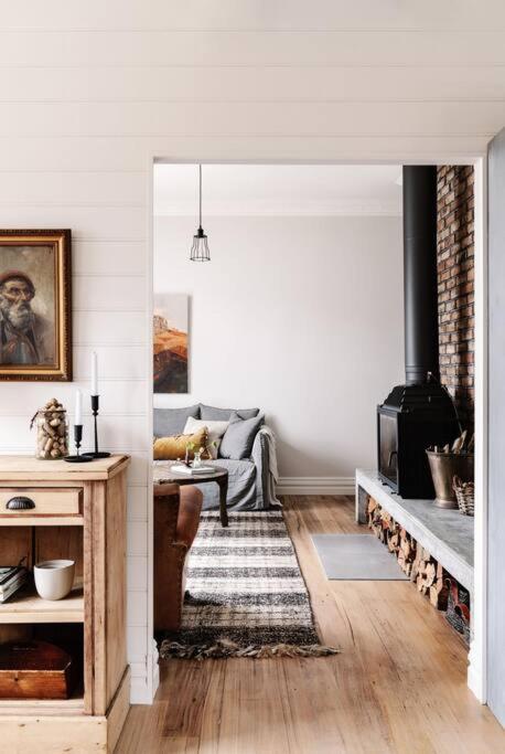 Sailors Whisk, Luxurious Restored Antique Cottage - Phillip Island Accommodation 1