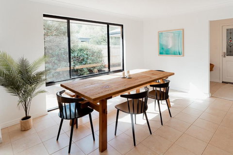 Salhus - Sleep In King Beds & Easy Walk To Town - Phillip Island Accommodation 2