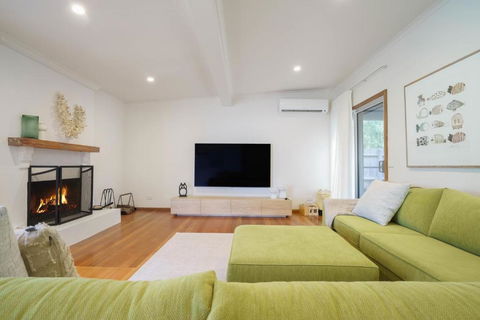 Salt Air Beach Retreat - 280m Walk To Foreshore, Check Out 5pm Sunday! - Phillip Island Accommodation 3