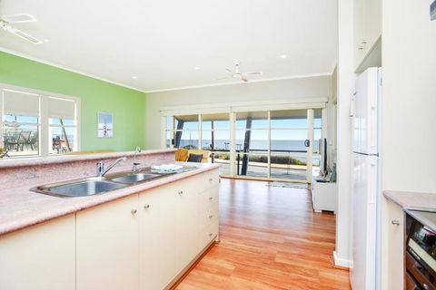 Salt - Aldinga Beach - C21 SouthCoast Holidays - Phillip Island Accommodation 3