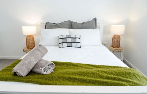Salt Bush Cottage Peterborough - Phillip Island Accommodation 2
