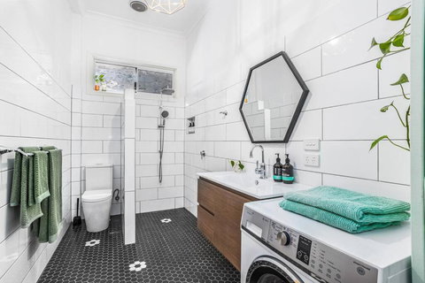 Saltbush Cottage In Fabulous South Fremantle - Phillip Island Accommodation 3