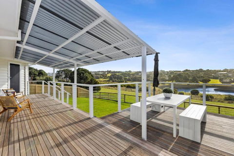 SALTWATER HOUSE - Opposite The Beach And Views Over The Lake! - Phillip Island Accommodation 3