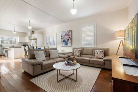 Sampson Cottage - Historic Charm - Phillip Island Accommodation 3