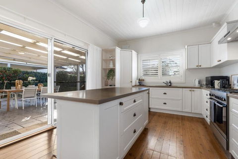 Sampson Cottage - Historic Charm - Phillip Island Accommodation 2