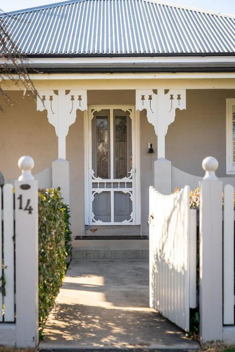 Sampson Cottage - Historic Charm - Phillip Island Accommodation 0