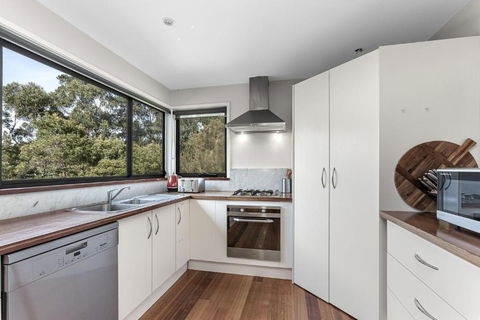 Sanctuary House - Phillip Island Accommodation 3