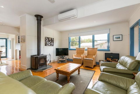 Sand Surf And Sunshine - Phillip Island Accommodation 2