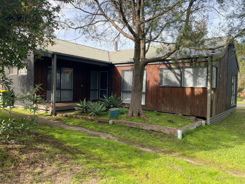 Sanders Beach House - Phillip Island Accommodation 0