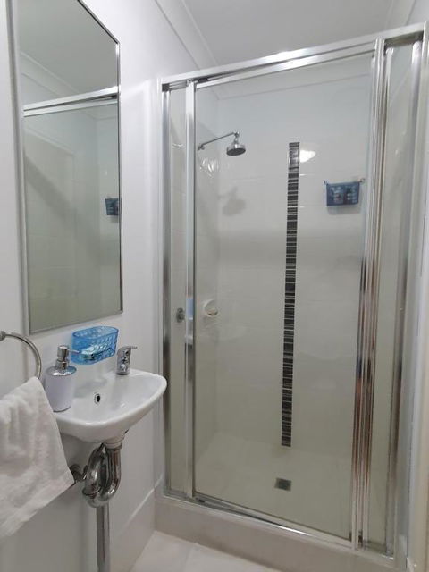 Sandalwood Guest Room - Phillip Island Accommodation 3
