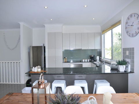 Sandpiper 3 - Close To Town And Beach - Phillip Island Accommodation 2