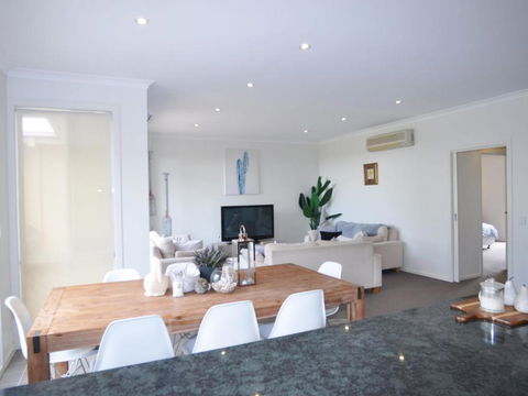Sandpiper 3 - Close To Town And Beach - Phillip Island Accommodation 0