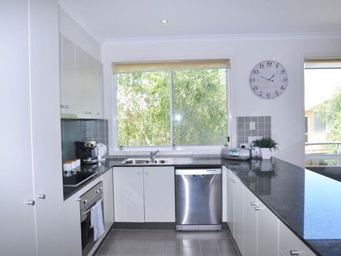 Sandpiper 3 - Close To Town And Beach - Phillip Island Accommodation 3