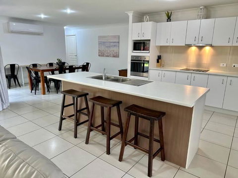Sandstone Point Sleeps 10, 4-bedroom Home - Phillip Island Accommodation 2