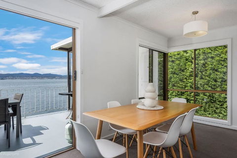 Sandy Bay Waterfront - Phillip Island Accommodation 1