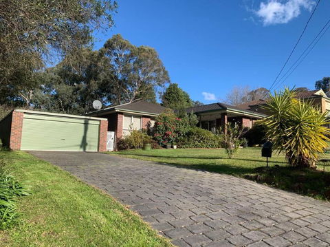 Serene 4-bedroom House In Melbourne East - Phillip Island Accommodation 0