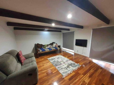Serene 4-bedroom House In Melbourne East - Phillip Island Accommodation 2