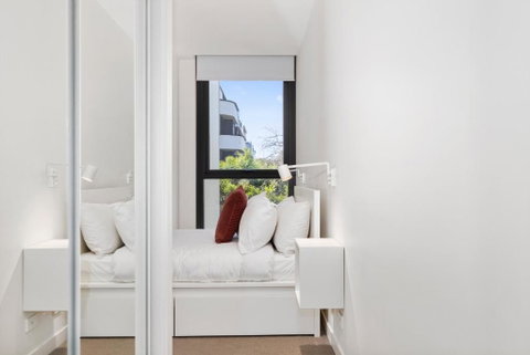 Spacious & Bright Apt Near Major Hospital Precinct - Phillip Island Accommodation 3
