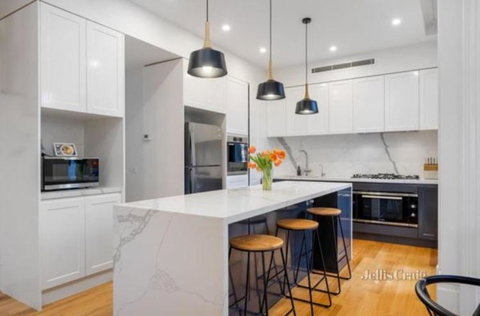 Spacious Room With Ensuite Next To Coburg Station, Non Smoking House - Phillip Island Accommodation 1