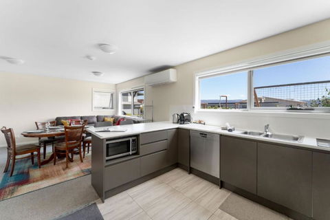 T Bar On Twynam - Modern 2BR Apartment L WiFi L Netflix L BBQ L Smart TV L Air-Con - Phillip Island Accommodation 1