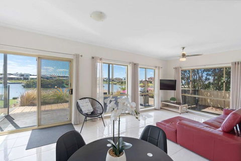 T2 12 Wentworth Pde Hindmarsh Island - No Linen Included - Phillip Island Accommodation 3