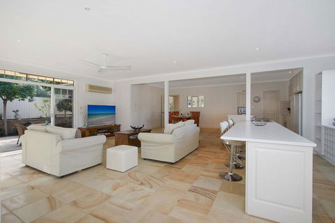 Bella House - Phillip Island Accommodation 1
