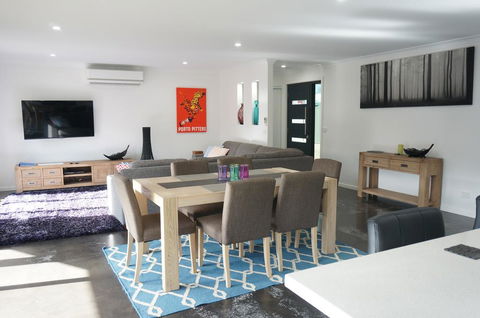 Ben's Place - Modern & Convenient - Phillip Island Accommodation 0