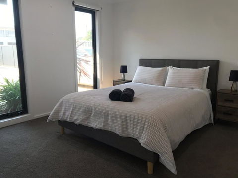 Ben's Place - Modern & Convenient - Phillip Island Accommodation 2