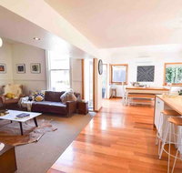 Best Location in Hobart Luxury 4 bedroom with stunning views - Phillip Island Accommodation