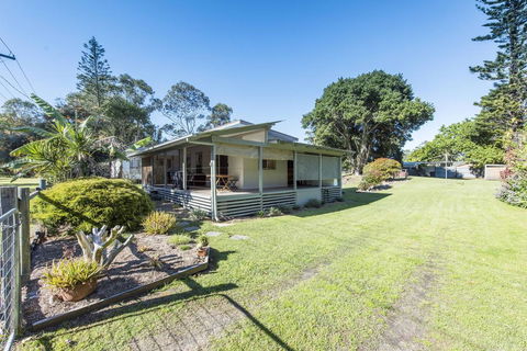 Bird Song - Iluka, NSW - Phillip Island Accommodation 0