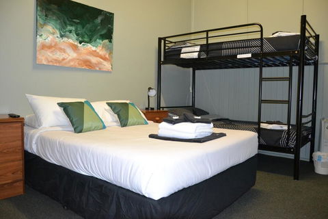 Black Diamond Lodge - Phillip Island Accommodation 2