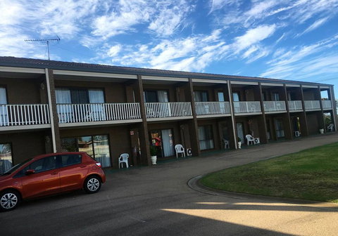 Black Swan Motor Inn - Phillip Island Accommodation 1