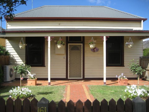 Bloomsbury Cottage - Phillip Island Accommodation 0