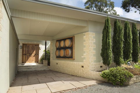 Blue Cliff Retreat - Phillip Island Accommodation 3