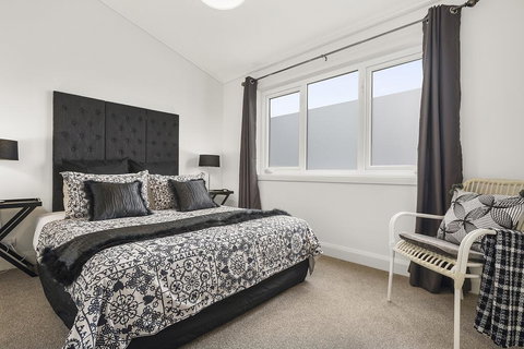 Blue Rosella On Piper - Phillip Island Accommodation 1