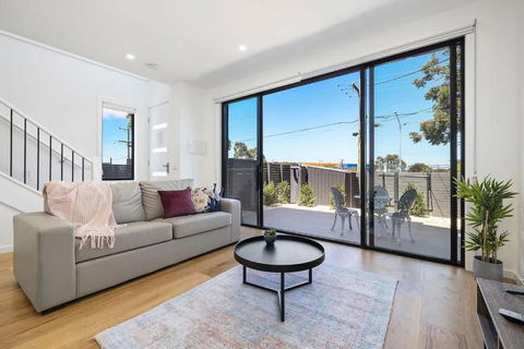 The Moorabbin Townhouse - Comfortable & Accessible - Phillip Island Accommodation 1