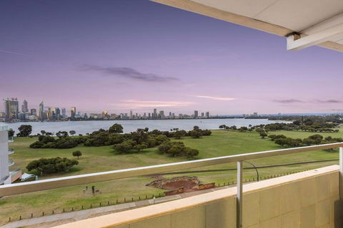 The Swan - Park & River Views Next To Perth Zoo - Phillip Island Accommodation 0