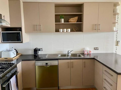 The Swan - Park & River Views Next To Perth Zoo - Phillip Island Accommodation 1