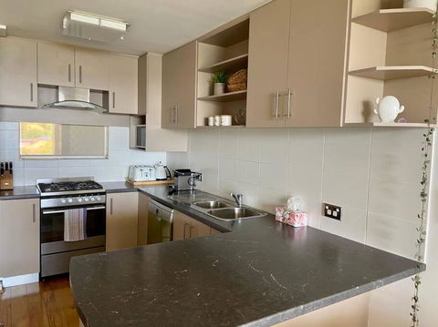 The Swan - Park & River Views Next To Perth Zoo - Phillip Island Accommodation 3