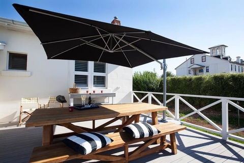 THE WHITE HOUSE Luxury Villa Embedded In History - Phillip Island Accommodation 2