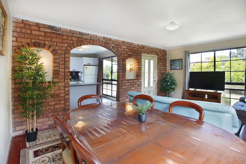 Three Bedroom Sweet Retreat In Coburg - Phillip Island Accommodation 2