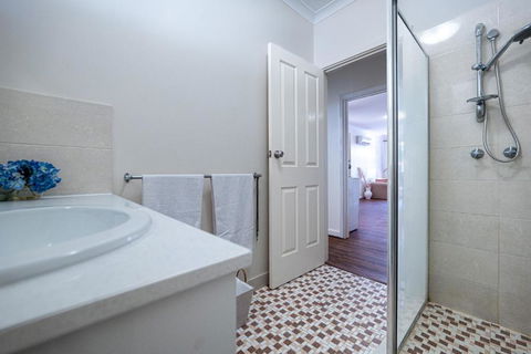 Warmth House Nr Airport 2rooms 5beds Yard N Parking - Phillip Island Accommodation 3